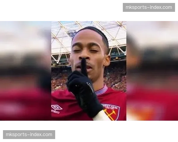 扎卡里亚力压防守队员头球砸入网窝,展现暴力美学 扎卡里亚力压防守队员头球砸入网窝,展现暴力美学