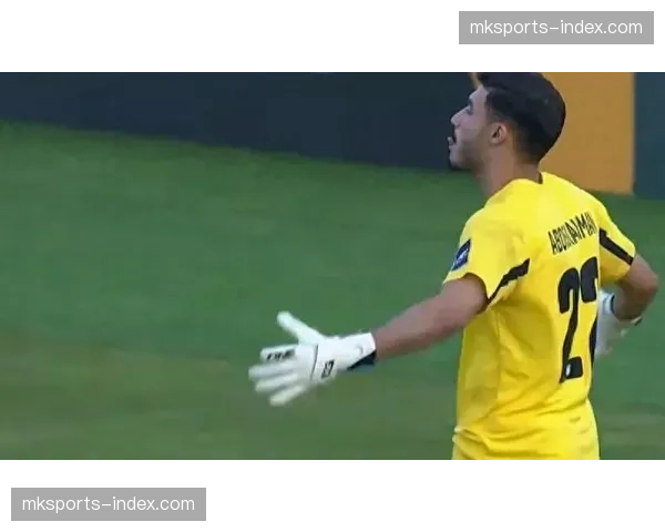 哈维-西蒙斯定位球直挂死角，沃尔夫斯堡门将目送皮球入网。