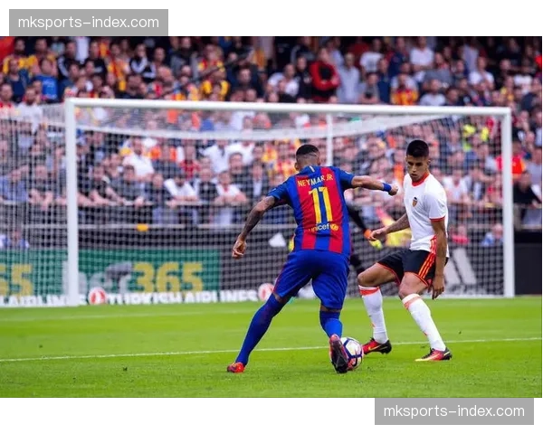 西甲赛场再现争议,马竞球员因对裁判做出数钱手势被直红罚下 西甲赛场再现争议,马竞球员因对裁判做出数钱手势被直红罚下